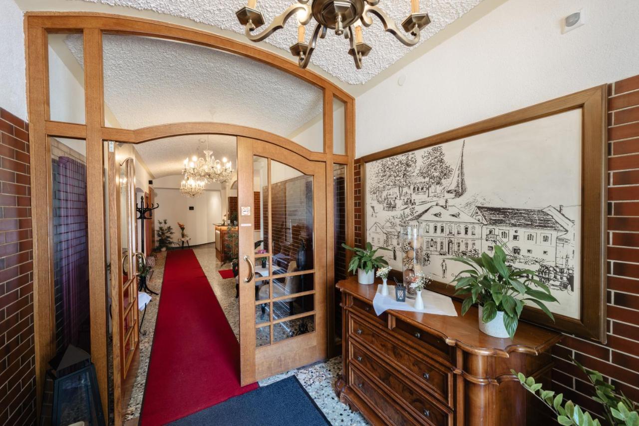 Landhotel Freitag Sankt Paul im Lavanttal ภายนอก รูปภาพ